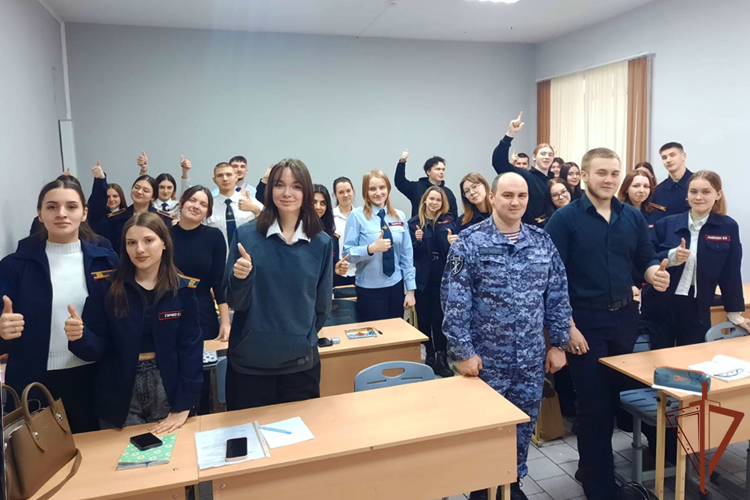 Росгвардия рассказала уральской молодежи о военных институтах ведомства
