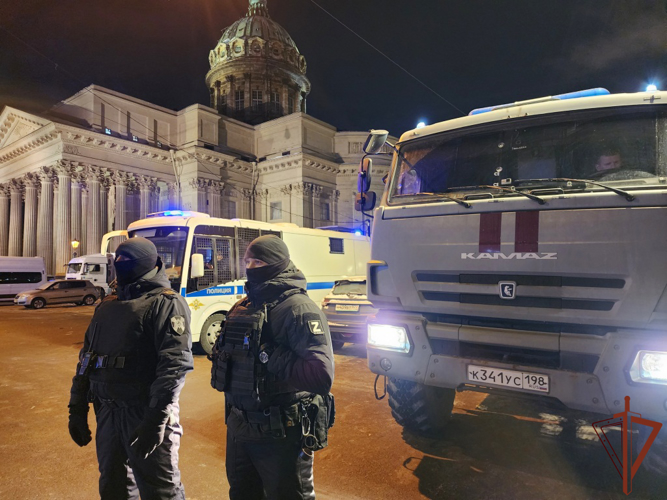 Сотрудники Росгвардии обеспечили правопорядок на территории Санкт-Петербурга и Ленинградской области в Рождество