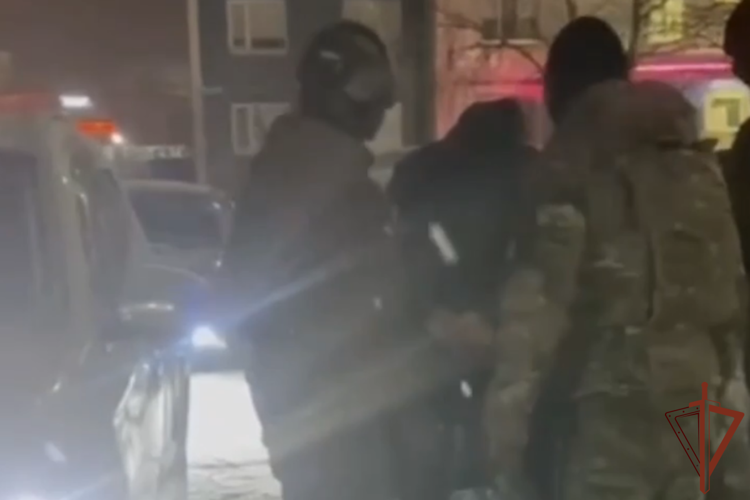 ОМОН Росгвардии задержал подозреваемых в получении взятки в Нижневартовске