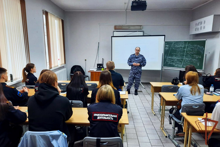 Росгвардия рассказала уральской молодежи о военных институтах ведомства