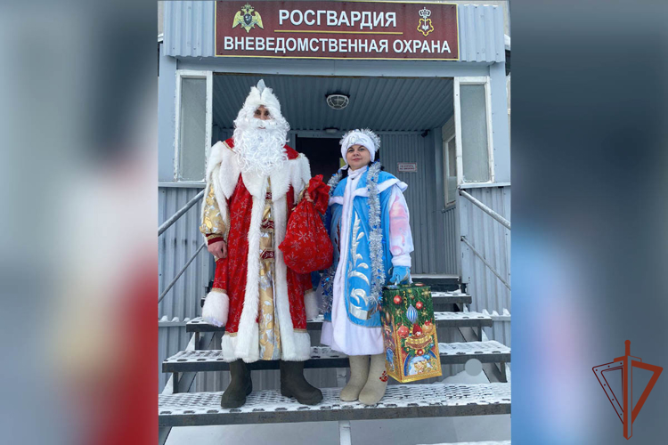 Всероссийская акция Росгвардии «Дед Мороз специального назначения» продолжается на Урале 