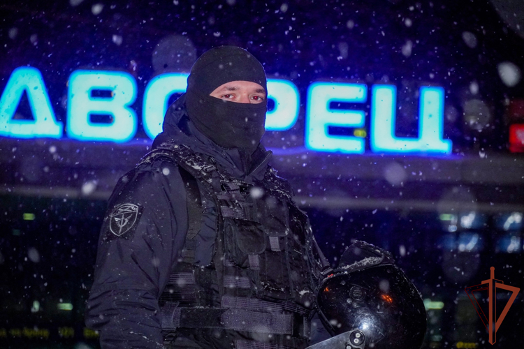 Сотрудники Росгвардии обеспечили безопасность матча КХЛ в Санкт-Петербурге 