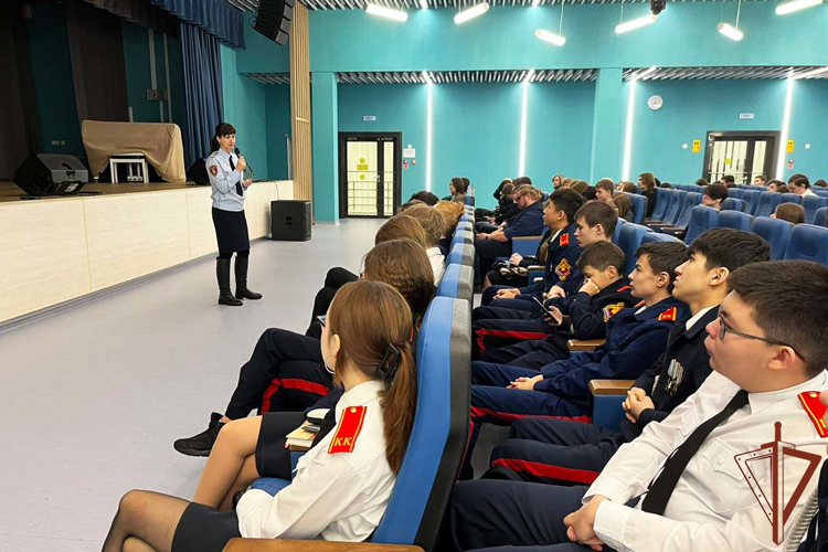 Росгвардия рассказала уральским кадетам о героическом подвиге защитников и жителей блокадного Ленинграда 