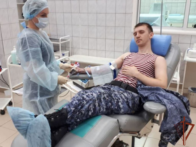 Росгвардия в рамках акции «С Новым годом, служба крови!»  пополнила банк донорской крови медицинских учреждений на Урале