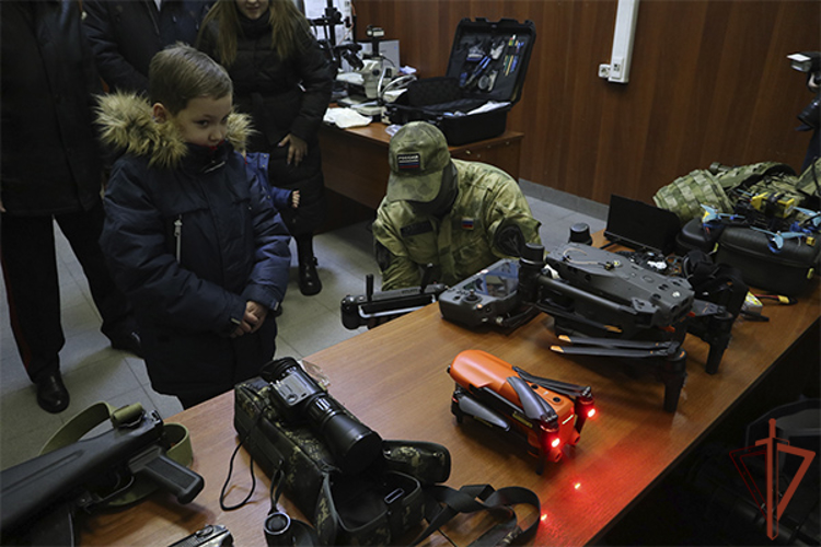 Спецназ ОМОН «Меч» на транспорте принял участие в осуществлении мечты ребенка