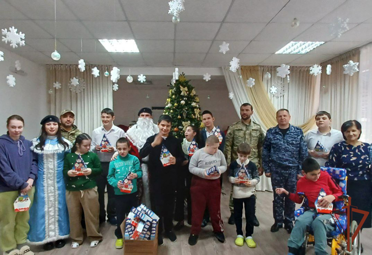 Дед Мороз специального назначения продолжает поздравлять детей Карачаево-Черкесии 