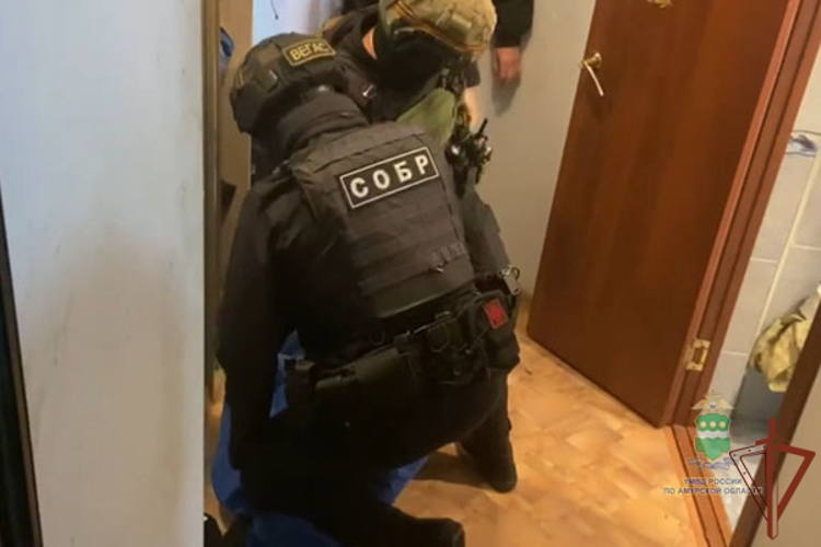 Спецназ Росгвардии задержал подозреваемого в совершении преступления в Благовещенске