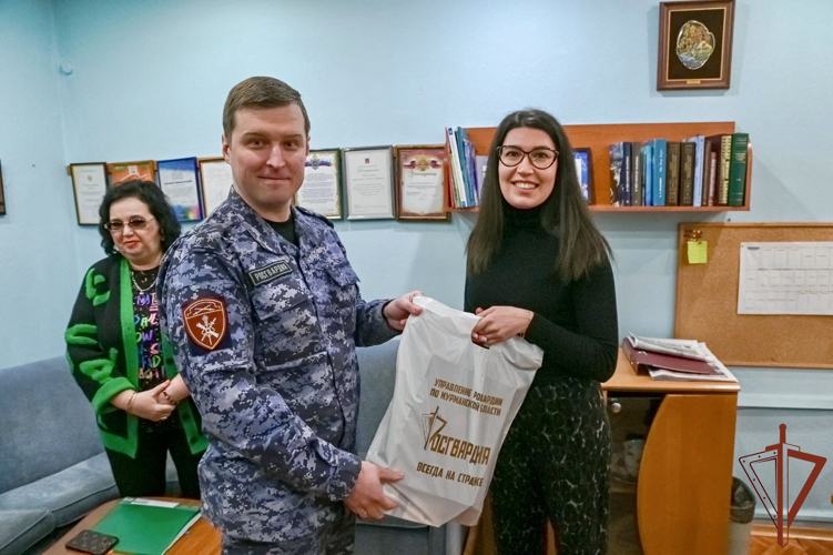 Росгвардейцы поздравили журналистов северо-западных регионов с Днем российской печати