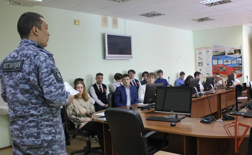 Росгвардия рассказала уральской молодежи о военных институтах ведомства