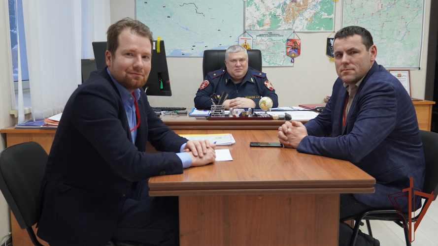 Росгвардейцам передали оборудование представители Народного фронта во Владимирской области 