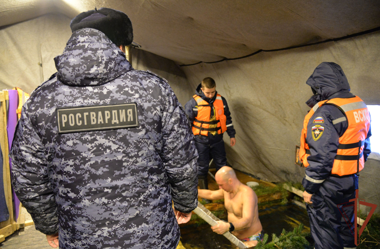 Во время празднования Крещения Господня на Урале правопорядок обеспечили сотрудники Росгвардии