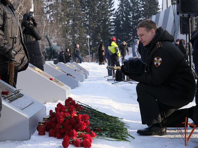 В Сибири росгвардейцы приняли участие в памятных мероприятиях, посвященных 80-летию полного освобождения Ленинграда от фашистской блокады