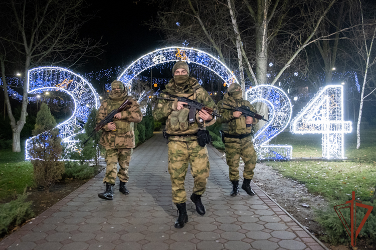 Росгвардия обеспечивает безопасность новогодних и рождественских праздников в Запорожской и Херсонской области