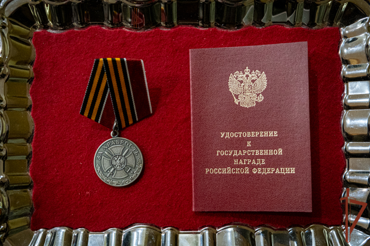 Командующий группировкой войск (сил) Росгвардии вручил государственные награды военнослужащим и сотрудникам ведомства