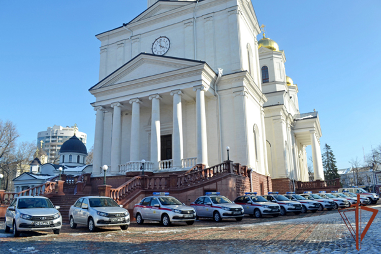 Сотрудники Росгвардии получили новые патрульные автомобили в Симферополе