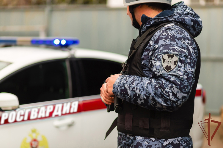 Росгвардейцы оказали помощь получившей травму женщине в Новосибирске