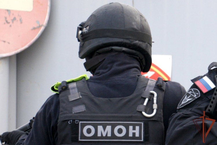 Житель Белгорода поблагодарил спасших его во время обстрела росгвардейцев
