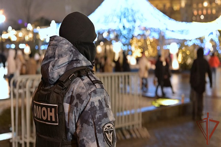 Более 13,5 тысяч росгвардейцев обеспечивали безопасность в период новогодних праздников в Москве