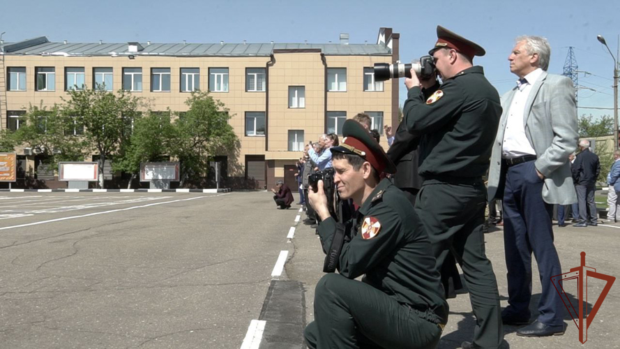 Командующий Центральным округом Росгвардии поздравил личный состав с Днем образования подразделений по взаимодействию со СМИ