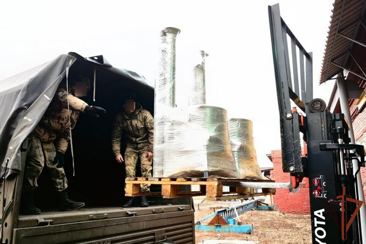 Жители Алтайского края передали новогодние подарки росгвардейцам в район СВО