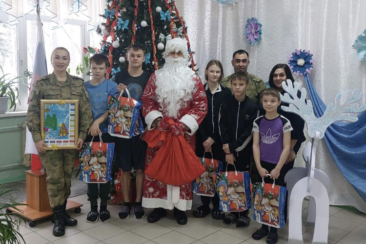 Росгвардейцы продолжают акцию «Дед Мороз специального назначения» в Сибири
