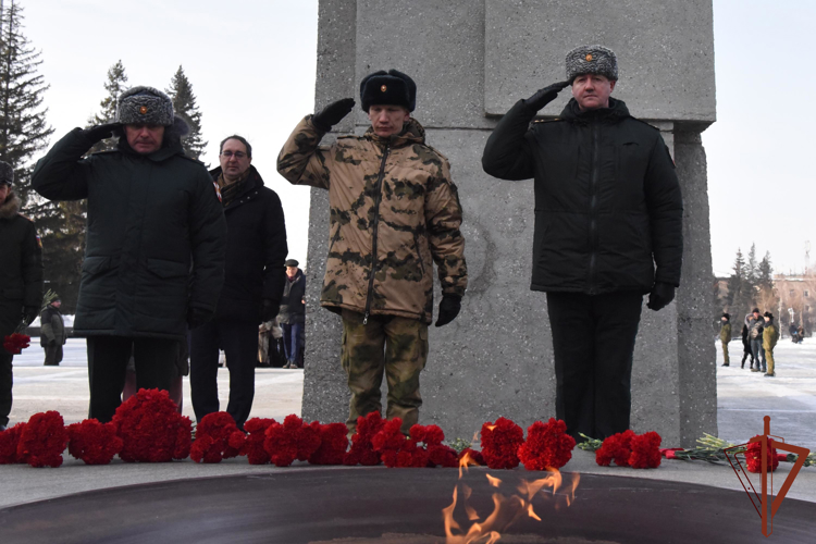 В Сибири росгвардейцы приняли участие в памятных мероприятиях, посвященных 80-летию полного освобождения Ленинграда от фашистской блокады