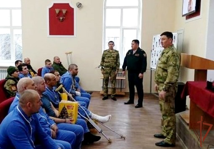 Подарки от командующего Южным округом Росгвардии вручили пациентам ведомственного госпиталя