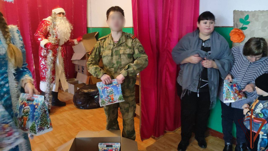 Всероссийская новогодняя акция Росгвардии завершилась в ДНР 
