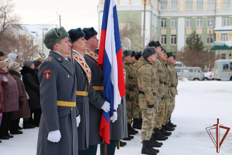 Военнослужащие и сотрудники Уральского округа Росгвардии почтили память жертв блокады Ленинграда