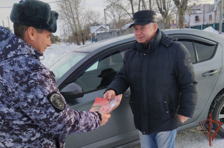 Росгвардейцы напомнили о правилах безопасности жителям на Урале 