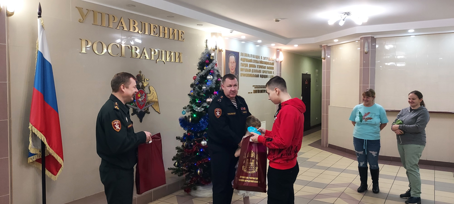 Росгвардия Калининградской области присоединилась к Всероссийской  благотворительной акции «Ёлка желаний»