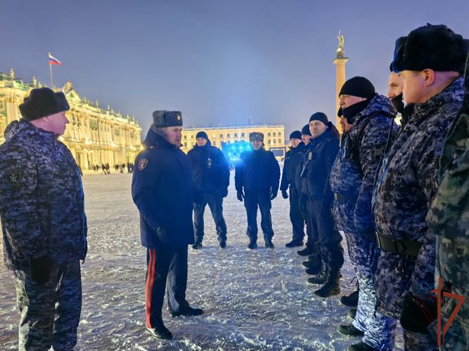 Росгвардия обеспечила безопасность в новогоднюю ночь в Санкт-Петербурге