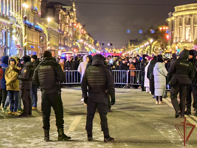 Росгвардия обеспечила безопасность в новогоднюю ночь в Санкт-Петербурге