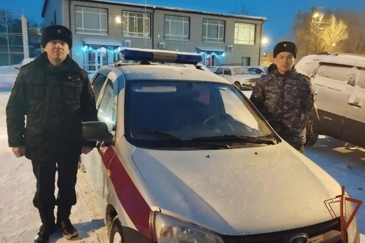 Росгвардейцы вернули родителям двух потерявшихся детей в Омске