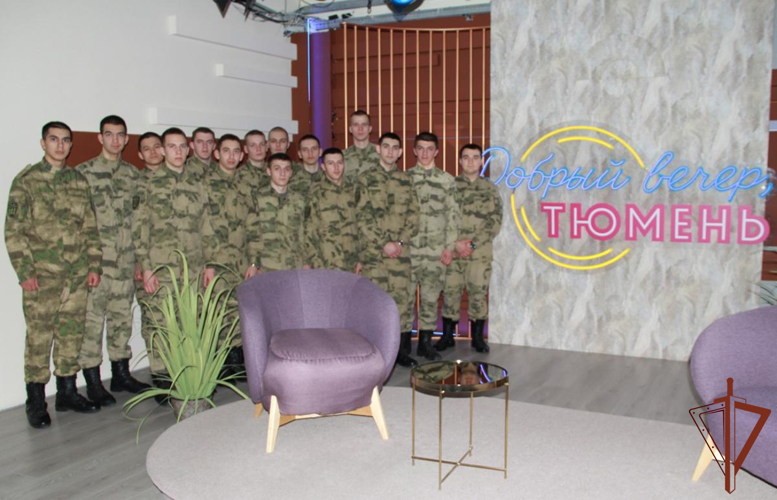 Военнослужащие Росгвардии познакомились с работой регионального медиахолдинга в Тюмени