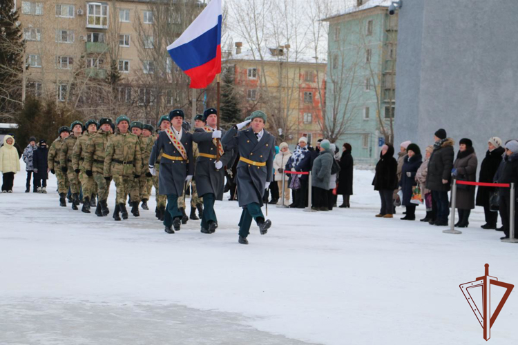 Военнослужащие и сотрудники Уральского округа Росгвардии почтили память жертв блокады Ленинграда
