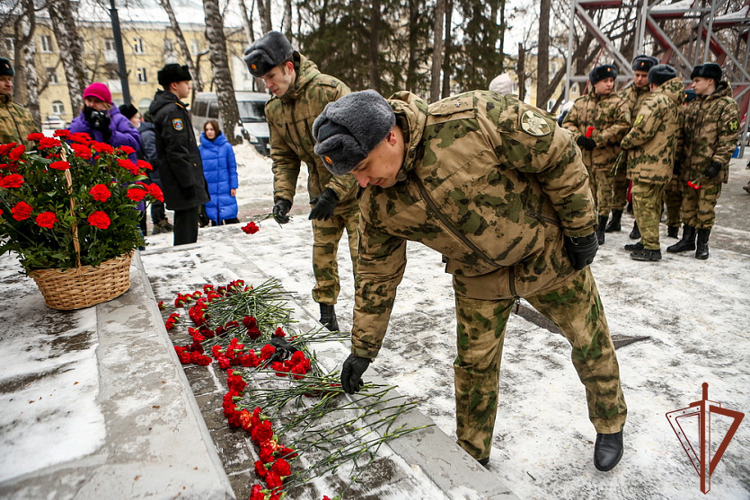 В Сибири росгвардейцы приняли участие в памятных мероприятиях, посвященных 80-летию полного освобождения Ленинграда от фашистской блокады