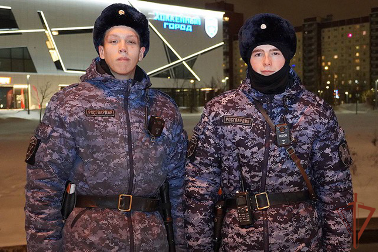 Петербургские росгвардейцы обеспечили безопасность матча Континентальной хоккейной лиги 