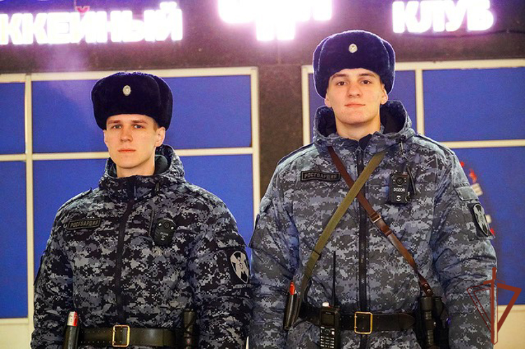 Петербургские росгвардейцы обеспечили безопасность матча Континентальной хоккейной лиги 