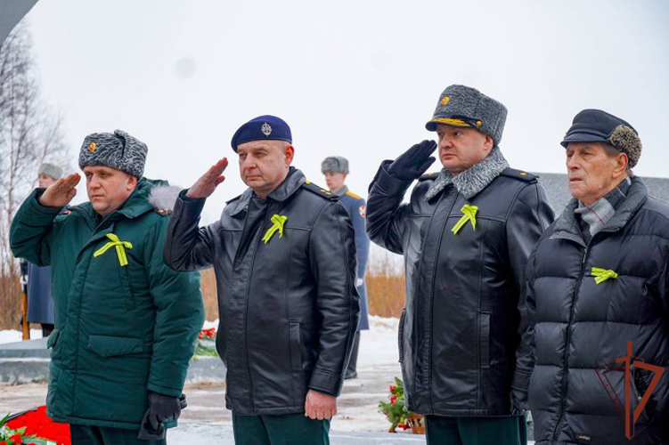 Росгвардейцы почтили память погибших защитников Ленинграда в Северо-Западных регионах страны
