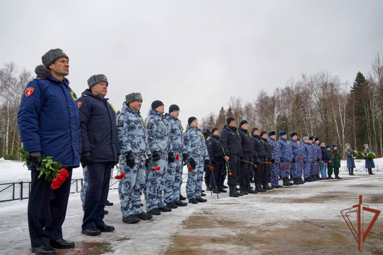 Росгвардейцы почтили память погибших защитников Ленинграда в Северо-Западных регионах страны