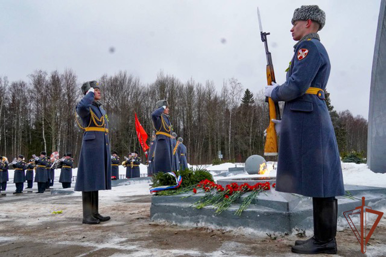 Росгвардейцы почтили память погибших защитников Ленинграда в Северо-Западных регионах страны