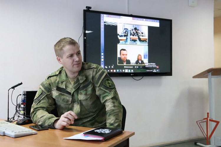 Хабаровским кадетам рассказали о ведомственных институтах в онлайн-формате