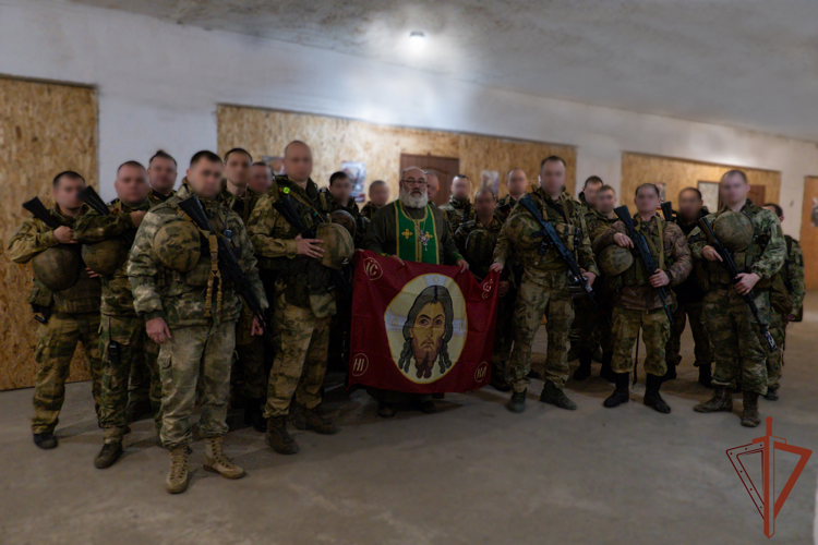 Росгвардейцы встретились с военным священником в зоне СВО (ВИДЕО)
