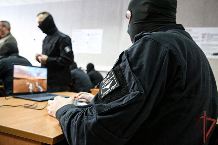 В Центре подготовки операторов и техников БПЛА Росгвардии показали применение дронов в различных условиях