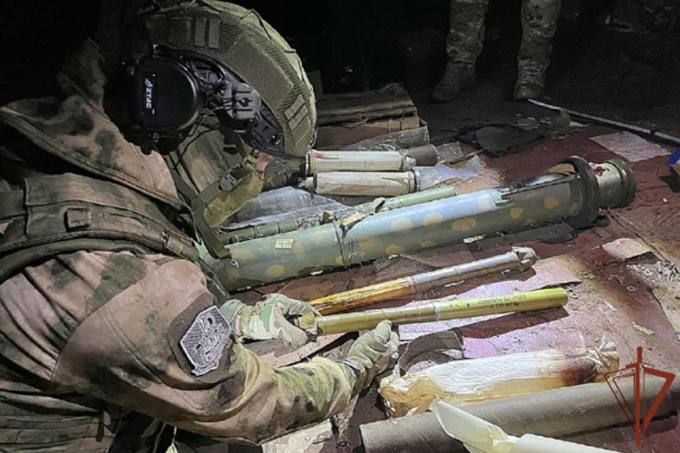 Росгвардия обнаружила тайник украинских вооруженных формирований в Запорожской области (ВИДЕО)