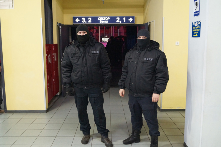 Сотрудники ОМОН «Титан» (г.Череповец) Росгвардии по Вологодской области обеспечили безопасность хоккейного матча КХЛ