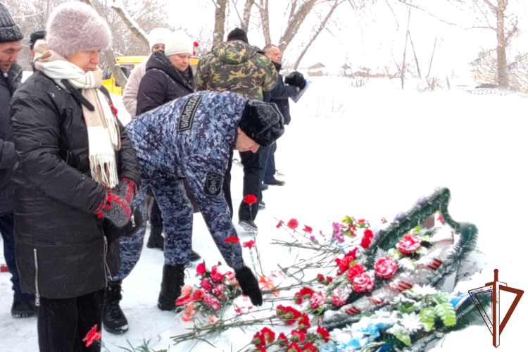 Росгвардейцы почтили память защитников и жителей блокадного Ленинграда на Урале