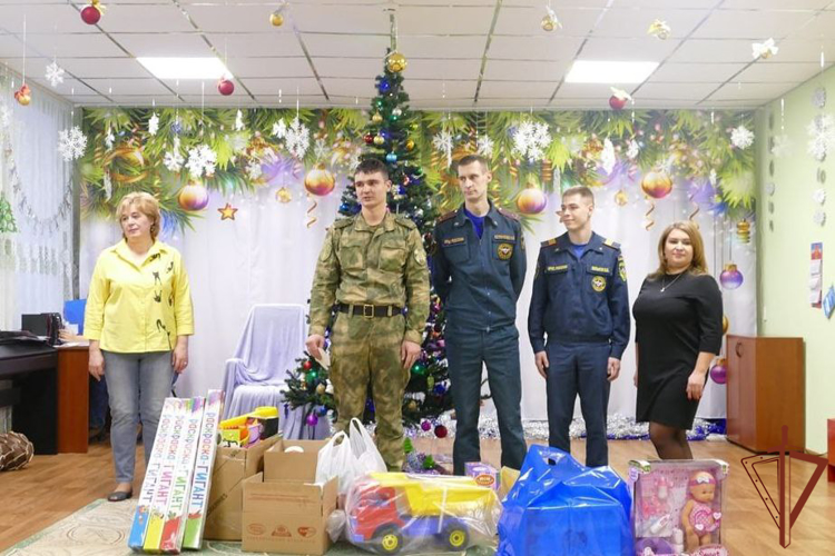 Акция Росгвардии «Дед Мороз специального назначения» завершилась в Сибири