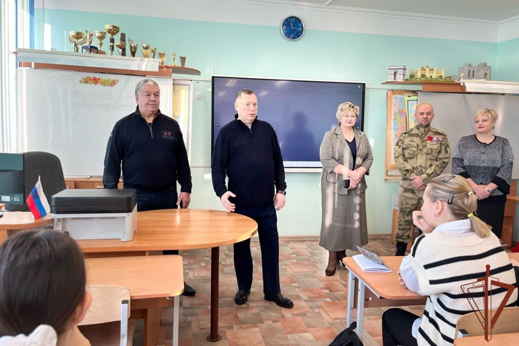 Росгвардейцы провели уроки мужества для подрастающего поколения в Сибири